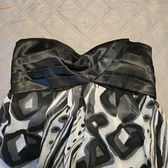 New without tags Charlotte Russe strapless bubble bottom top. - Picture 2 of 7